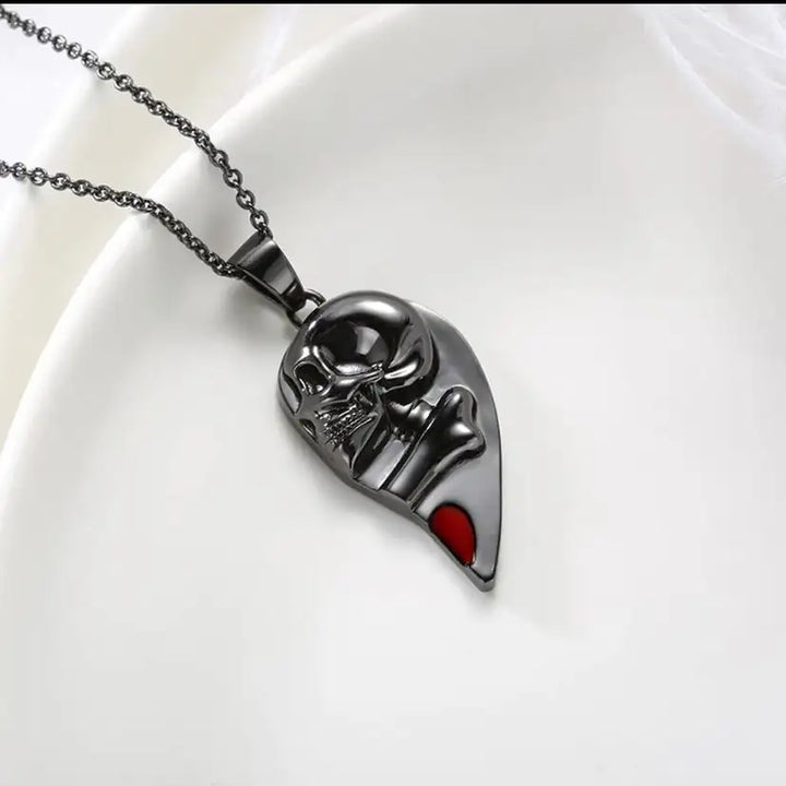 Magnetic Skull Hearts Pendant